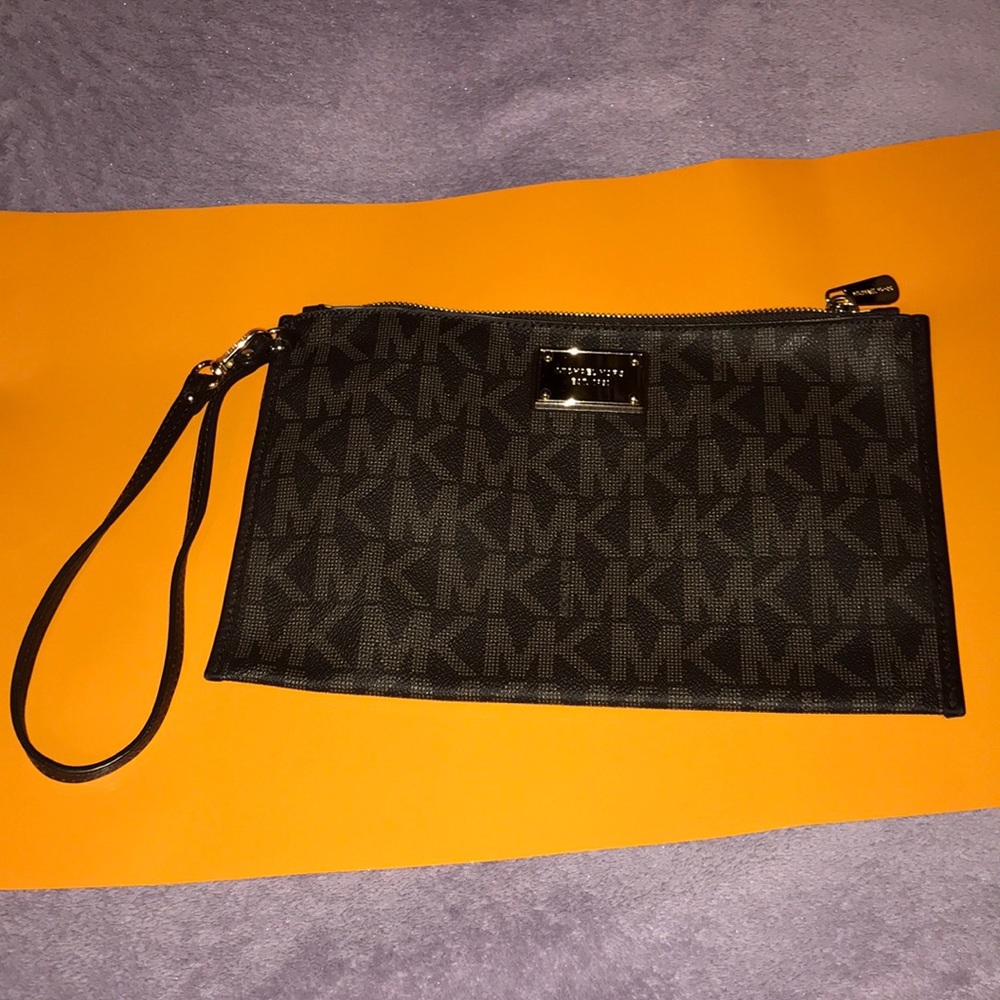 Michael Kors Wristlet/Clutch Like New